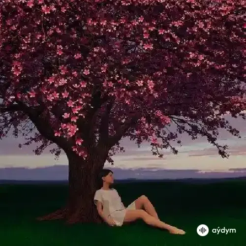 Мас орыс келіншегі қонақтармен сиқысып жатыр.