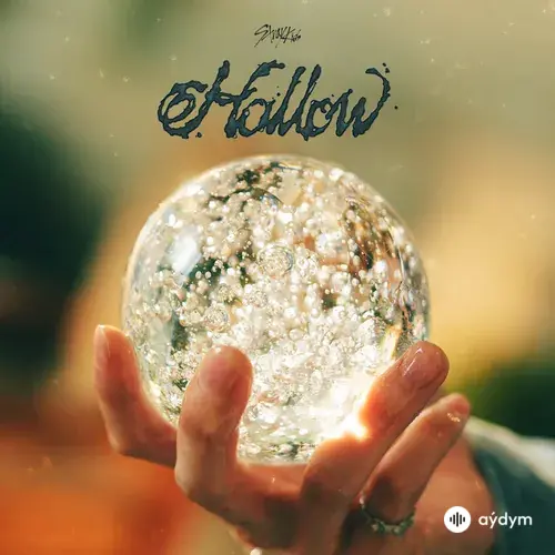 Stray Kids  - Hollow